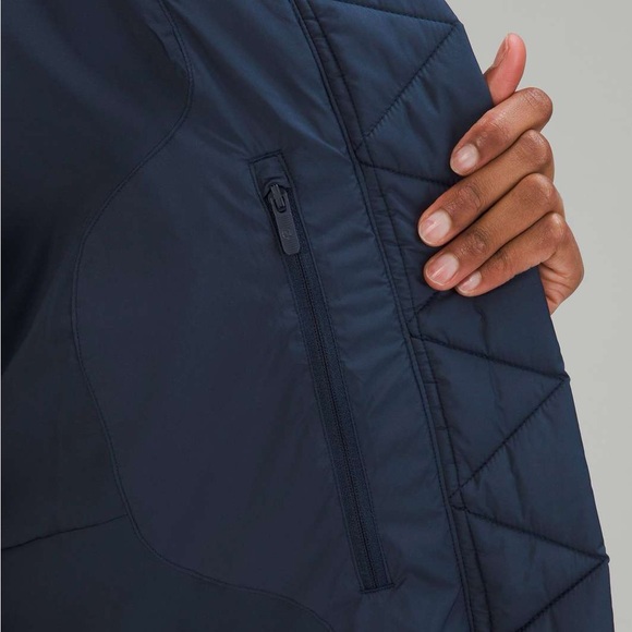 Lululemon Wunder Puff Jacket *Wordmark size 4 - Picture 4 of 14